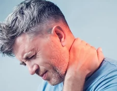 Ilustración de una persona con dolor de cuello